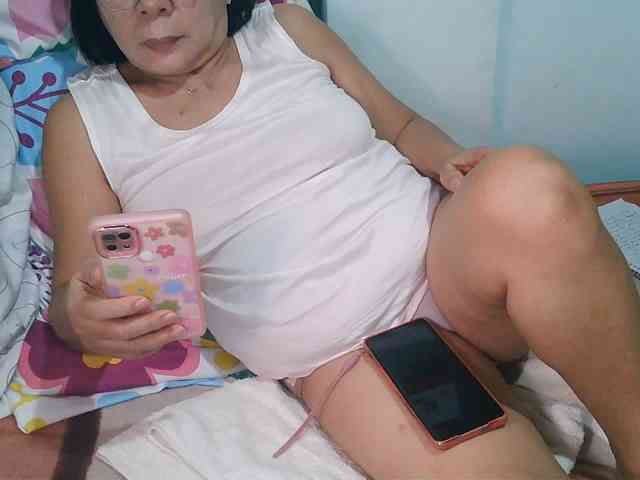HotMama50 webcam