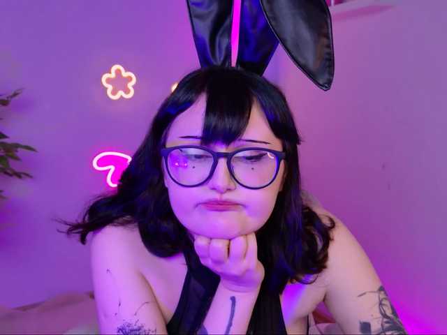 le modèle bbyivy est en webcam porno dans un show sur le site bongacams, il possède les tags suivants: White/Caucasian,Brunette,Shaved