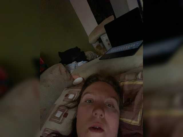 efiaado999, live now on BongaCams