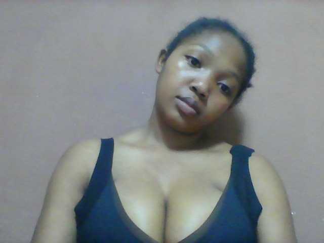 Ortenciah live cam on BongaCams