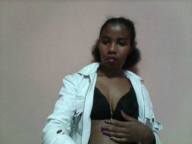 Arnela1 live cam on BongaCams