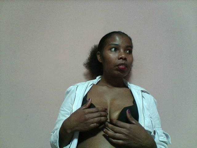 Arnela1 live cam on BongaCams