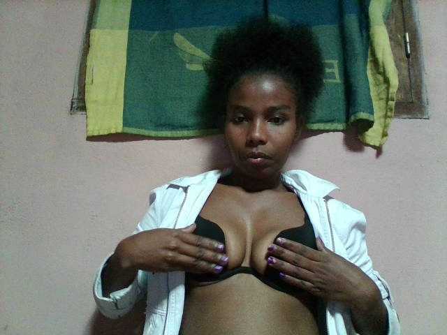 Arnela1 live cam on BongaCams