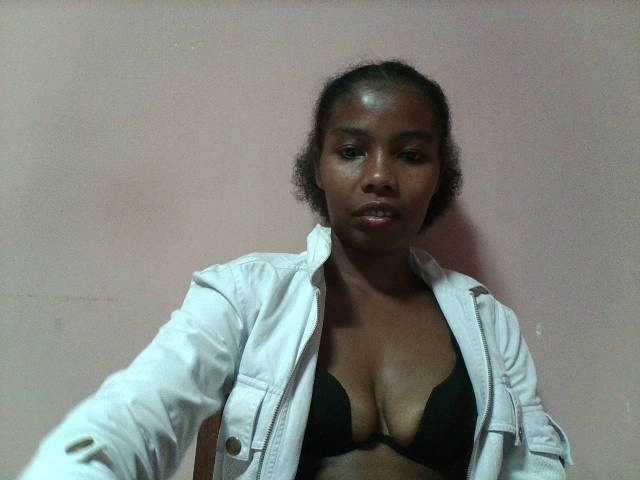 Arnela1 live cam on BongaCams