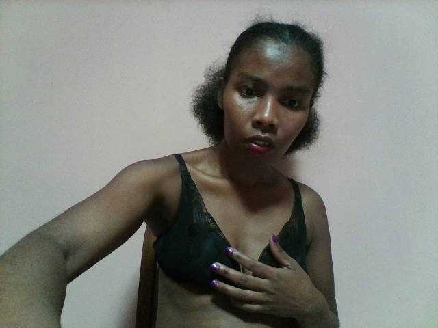 Arnela1 live cam on BongaCams