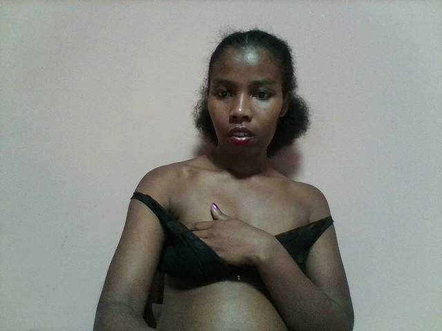 Arnela1 live cam on BongaCams