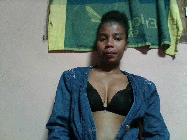 Arnela1 live cam on BongaCams