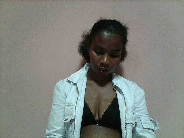 Arnela1 live cam on BongaCams