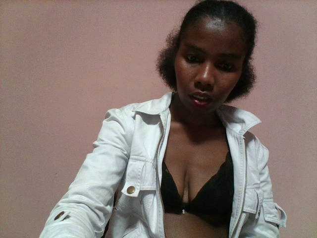 Arnela1 live cam on BongaCams