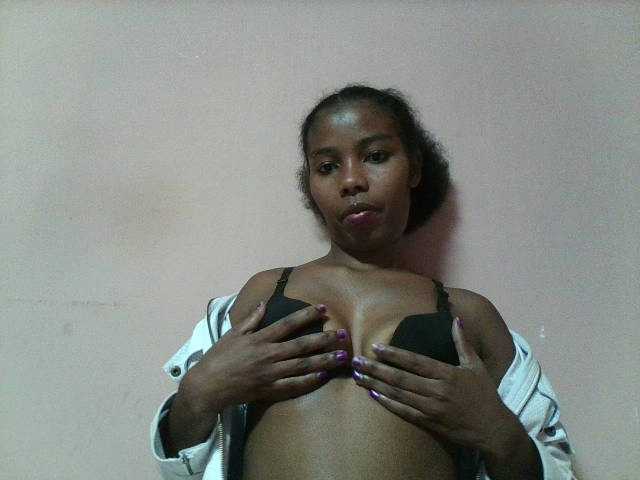 Arnela1 live cam on BongaCams
