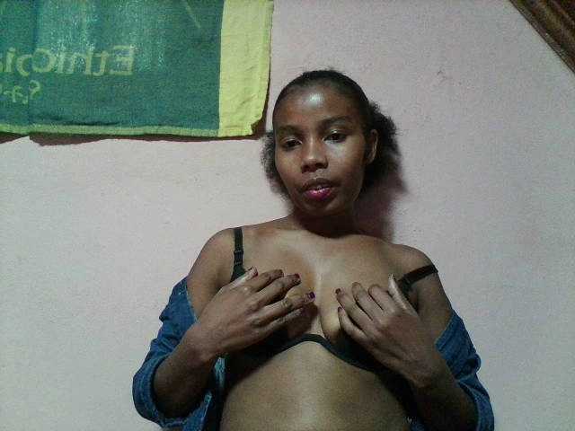 Arnela1 live cam on BongaCams