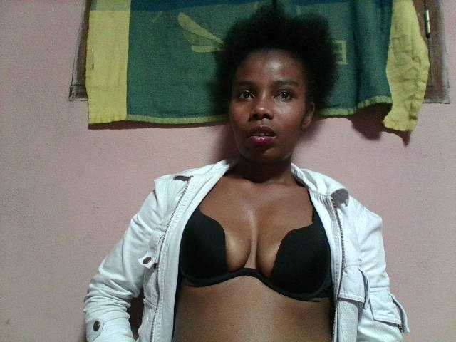 Arnela1 live cam on BongaCams