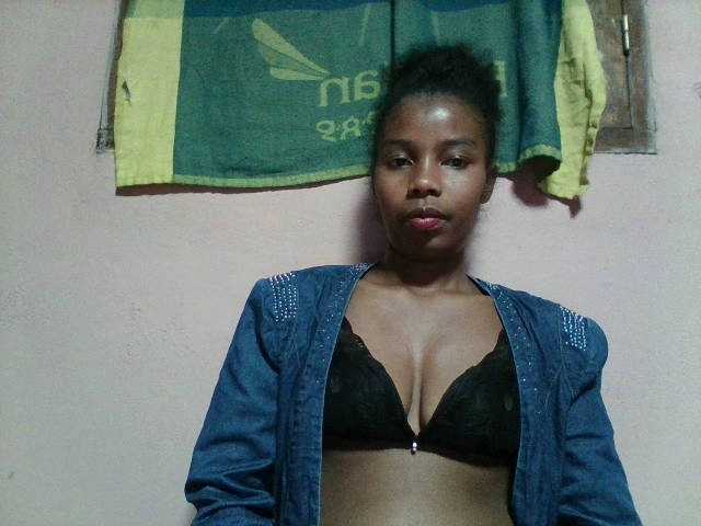 Arnela1 live cam on BongaCams