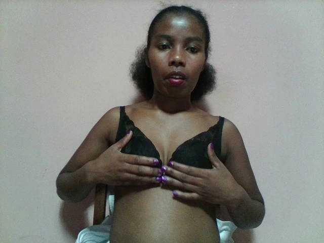 Arnela1 live cam on BongaCams