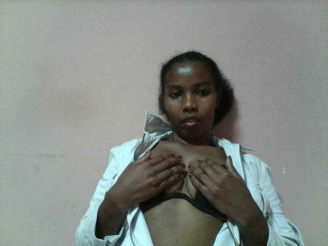 Arnela1 live cam on BongaCams