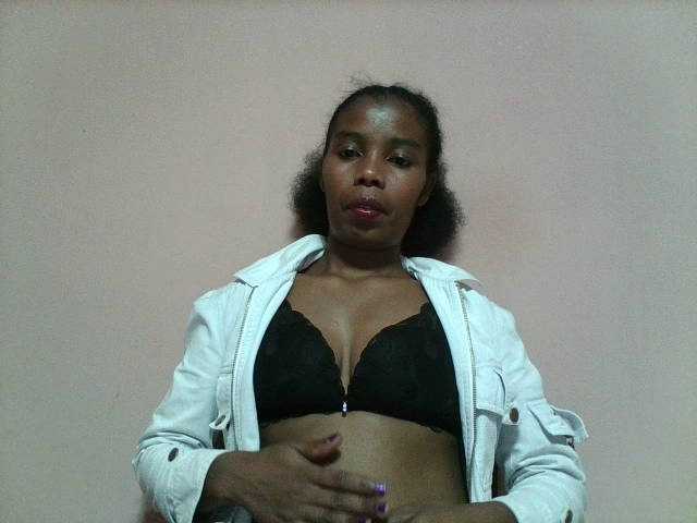 Arnela1 live cam on BongaCams