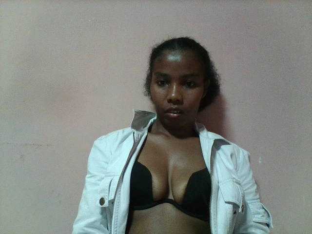 Arnela1 live cam on BongaCams