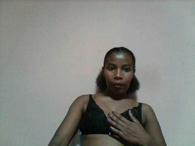 Arnela1 live cam on BongaCams