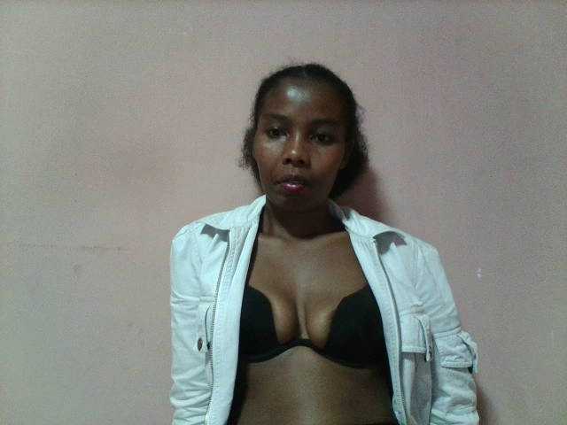 Arnela1 live cam on BongaCams