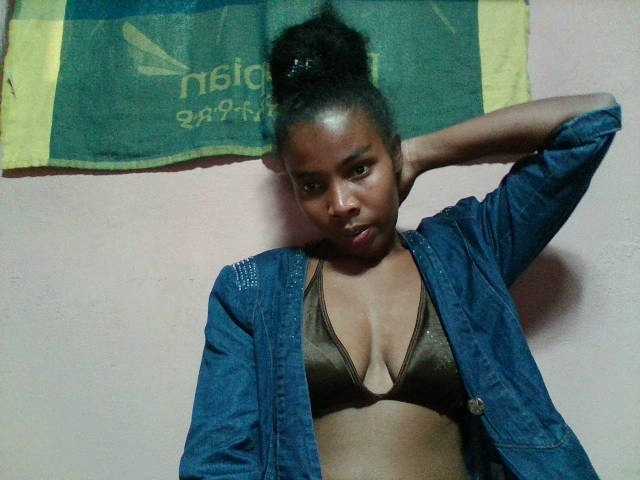 Arnela1 live cam on BongaCams