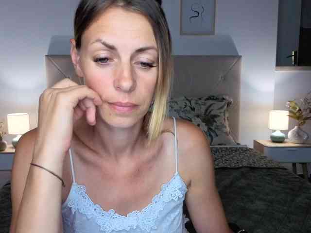 bellacandyy's live room