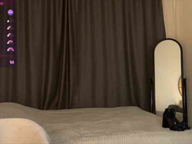 MistyMona webcam