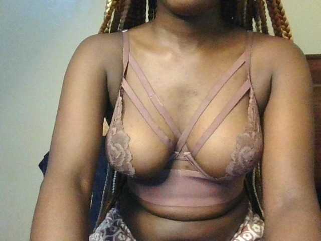 Sweetebonyy live cam on BongaCams