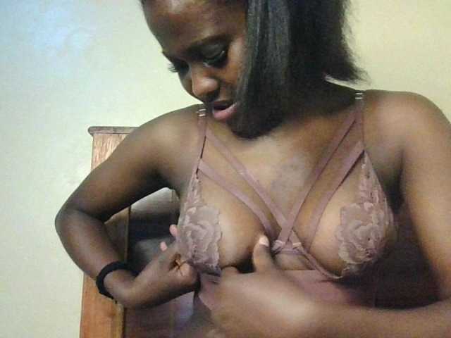 Sweetebonyy live cam on BongaCams