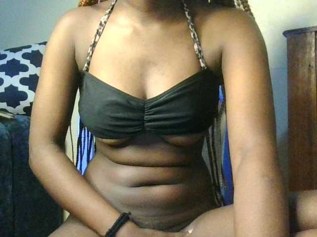 Sweetebonyy live cam on BongaCams