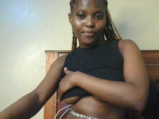 Sweetebonyy live cam on BongaCams