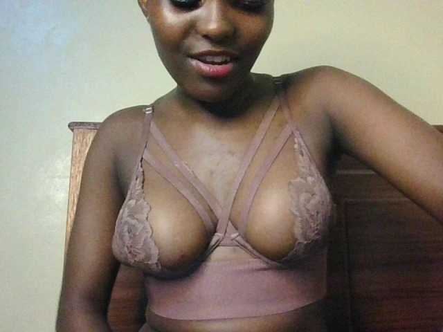 Sweetebonyy live cam on BongaCams