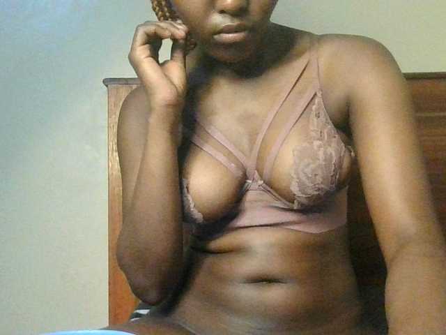 Sweetebonyy live cam on BongaCams