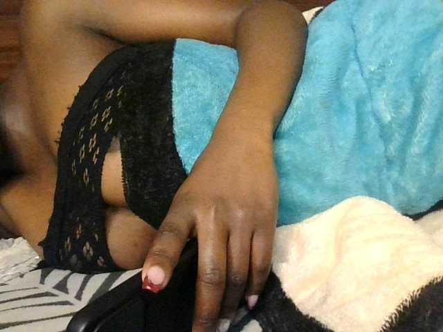 Sweetebonyy live cam on BongaCams