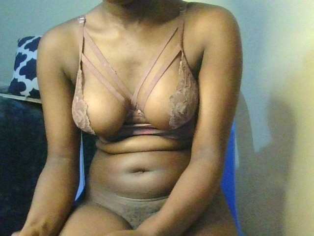 Sweetebonyy live cam on BongaCams