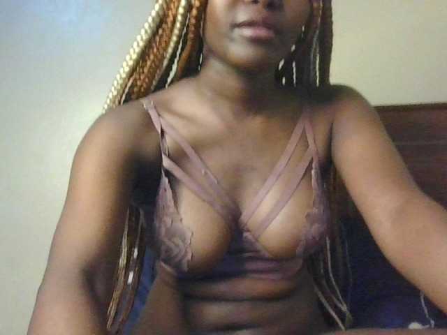 Sweetebonyy live cam on BongaCams
