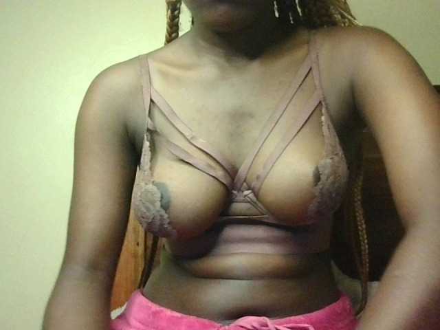 Sweetebonyy live cam on BongaCams