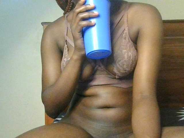 Sweetebonyy live cam on BongaCams