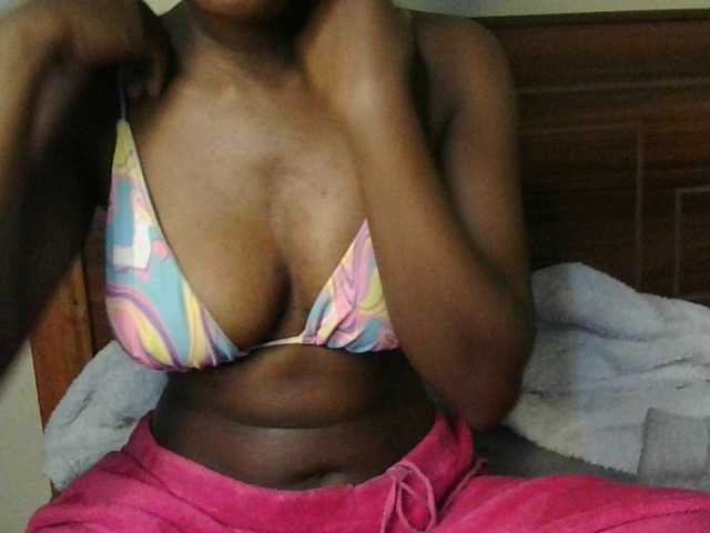 Sweetebonyy live cam on BongaCams
