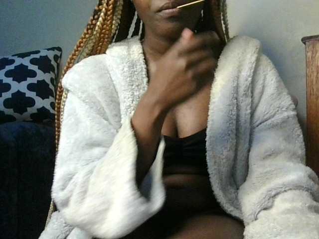 Sweetebonyy live cam on BongaCams