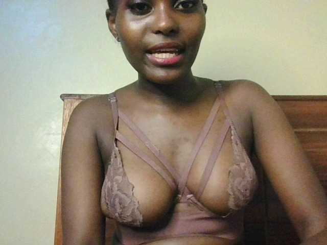 Sweetebonyy live cam on BongaCams