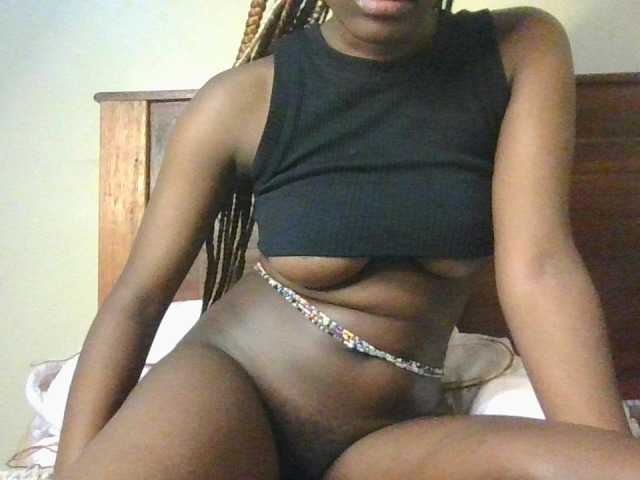 Sweetebonyy live cam on BongaCams