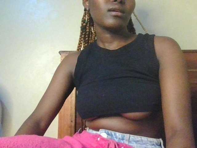 Sweetebonyy live cam on BongaCams