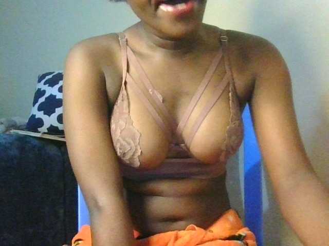 Sweetebonyy live cam on BongaCams