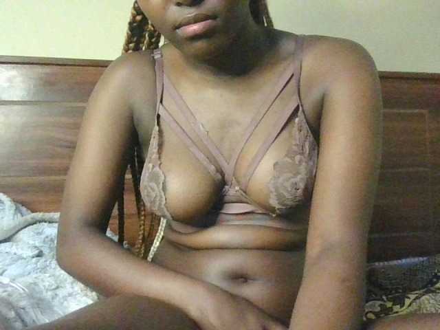 Sweetebonyy live cam on BongaCams