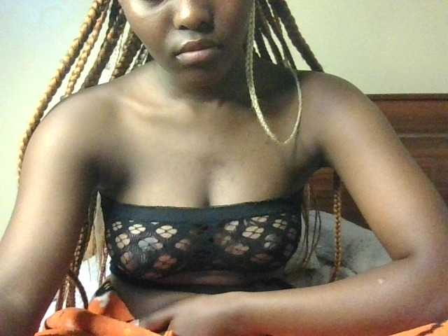 Sweetebonyy live cam on BongaCams