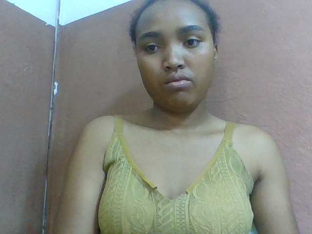 Honorine1a live cam on BongaCams