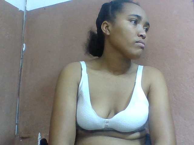 Honorine1a live cam on BongaCams