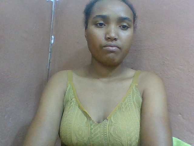 Honorine1a live cam on BongaCams