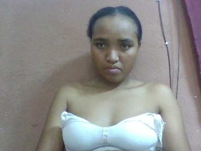 Honorine1a live cam on BongaCams