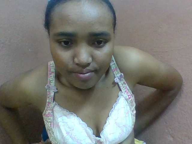 Honorine1a live cam on BongaCams